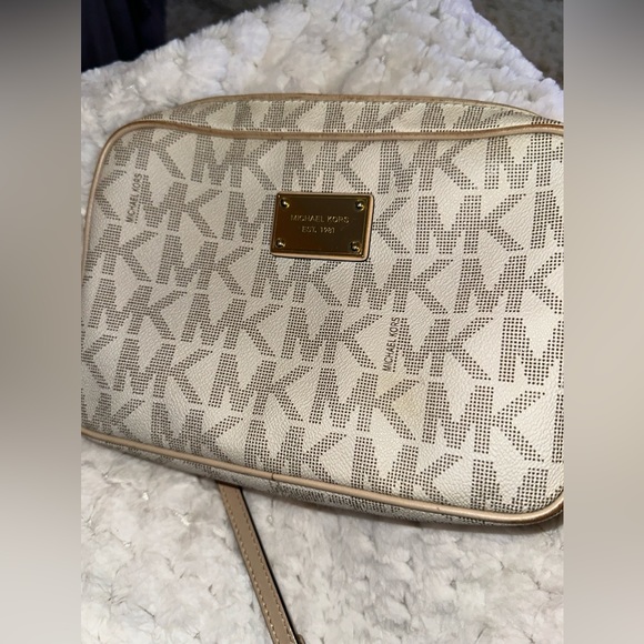 Michael Kors White/Beige Signature Coated Canvas East/West Crossbody Bag - Picture 2 of 6